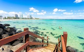 Surf Shack In Iconic Rainbow Bay - Coolangatta Qld